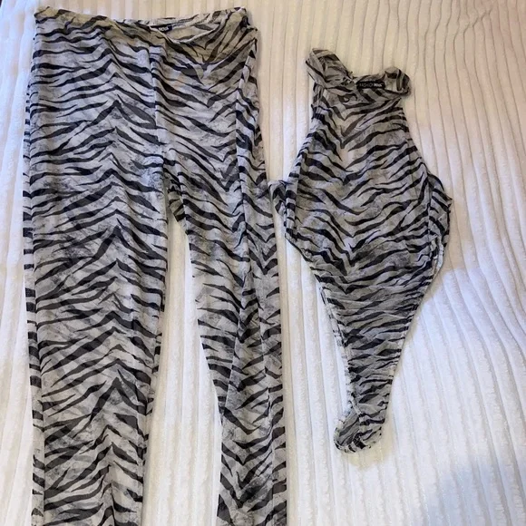 Fashion Nova mesh 2 piece bundle - Picture 6 of 10